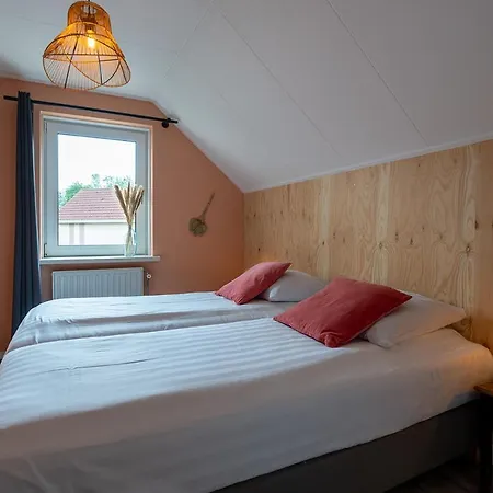 Mosselbank 93 - Noordzeepark Ouddorp, With Private Front And Back Garden Near The - Not For Companies Casa de Férias