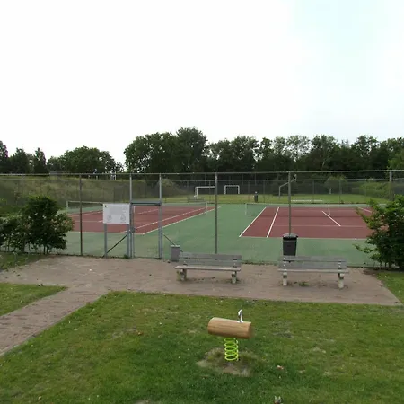 Mosselbank 93 - Noordzeepark Ouddorp, With Private Front And Back Garden Near The - Not For Companies 펜션 우도르프