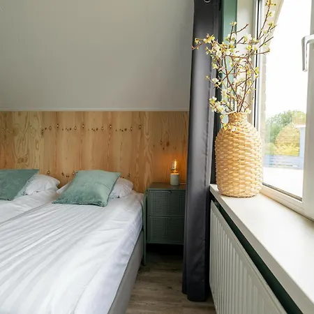 Mosselbank 93 - Noordzeepark Ouddorp, With Private Front And Back Garden Near The - Not For Companies *