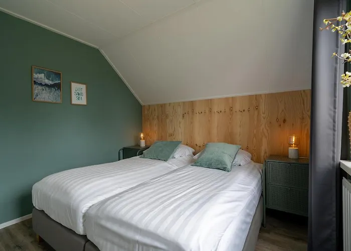 Mosselbank 93 - Noordzeepark Ouddorp, With Private Front And Back Garden Near The - Not For Companies Casa de Férias