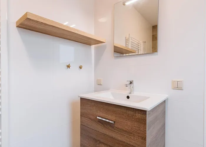 Holiday home Mosselbank Beachside Retreat: Private Gardens Near Noordzeepark Ouddorp