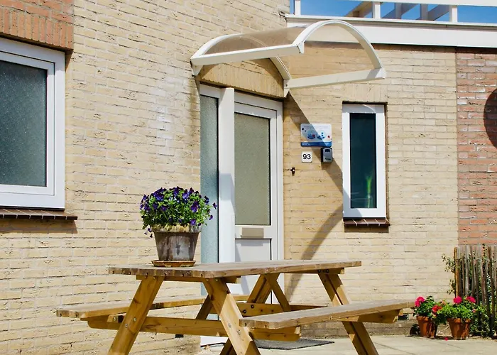 Casa de Férias Mosselbank 93 - Noordzeepark Ouddorp, With Private Front And Back Garden Near The - Not For Companies *