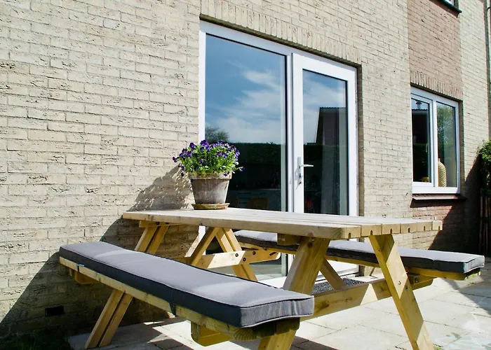 Casa de Férias Mosselbank 93 - Noordzeepark Ouddorp, With Private Front And Back Garden Near The - Not For Companies