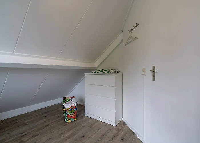 Holiday home Mosselbank Beachside Retreat: Private Gardens Near Noordzeepark Ouddorp