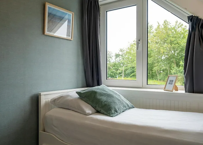 Mosselbank Beachside Retreat: Private Gardens Near Noordzeepark