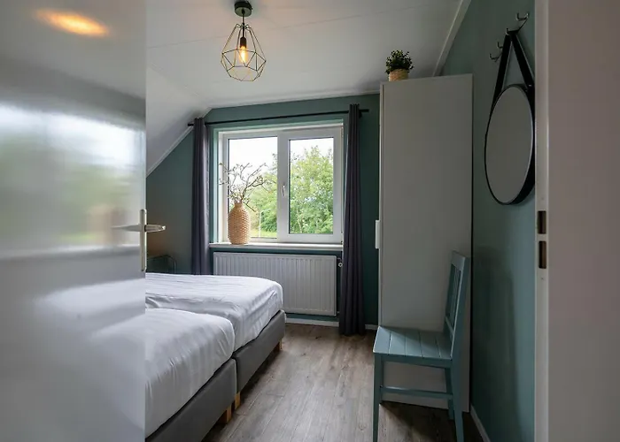 Casa de Férias Mosselbank 93 - Noordzeepark Ouddorp, With Private Front And Back Garden Near The - Not For Companies *