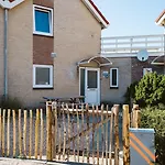 Mosselbank 93 - Noordzeepark Ouddorp, With Private Front And Back Garden Near The - Not For Companies بيت للعطل